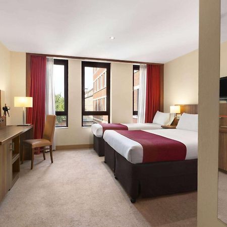 Ramada Hounslow - Heathrow East Otel Dış mekan fotoğraf