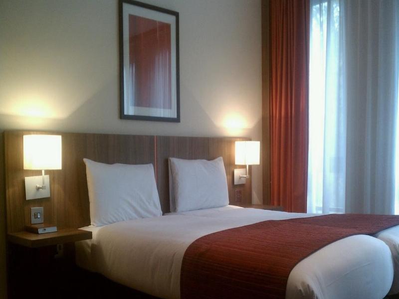 Ramada Hounslow - Heathrow East Dış mekan fotoğraf