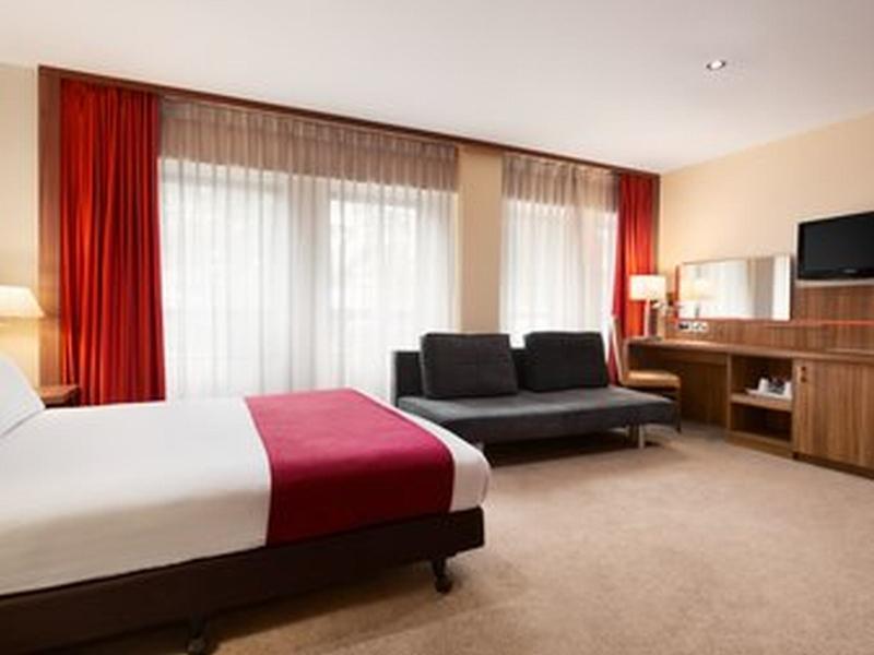 Ramada Hounslow - Heathrow East Dış mekan fotoğraf