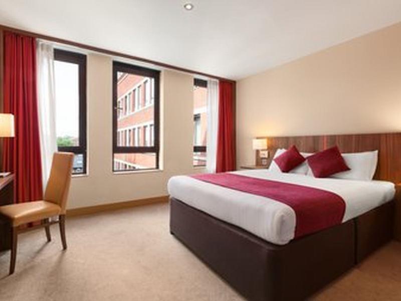Ramada Hounslow - Heathrow East Dış mekan fotoğraf