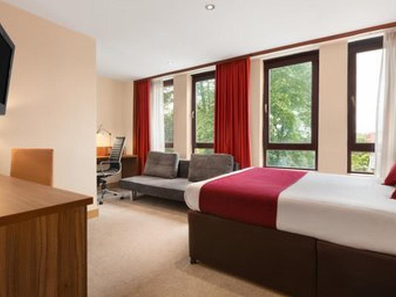 Ramada Hounslow - Heathrow East Dış mekan fotoğraf