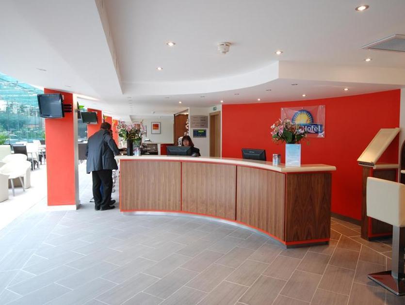 Ramada Hounslow - Heathrow East Dış mekan fotoğraf