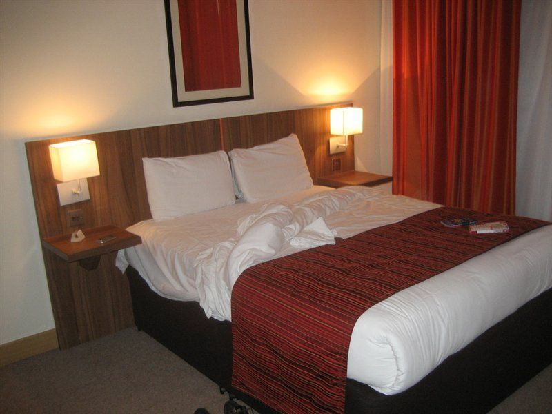 Ramada Hounslow - Heathrow East Otel Dış mekan fotoğraf