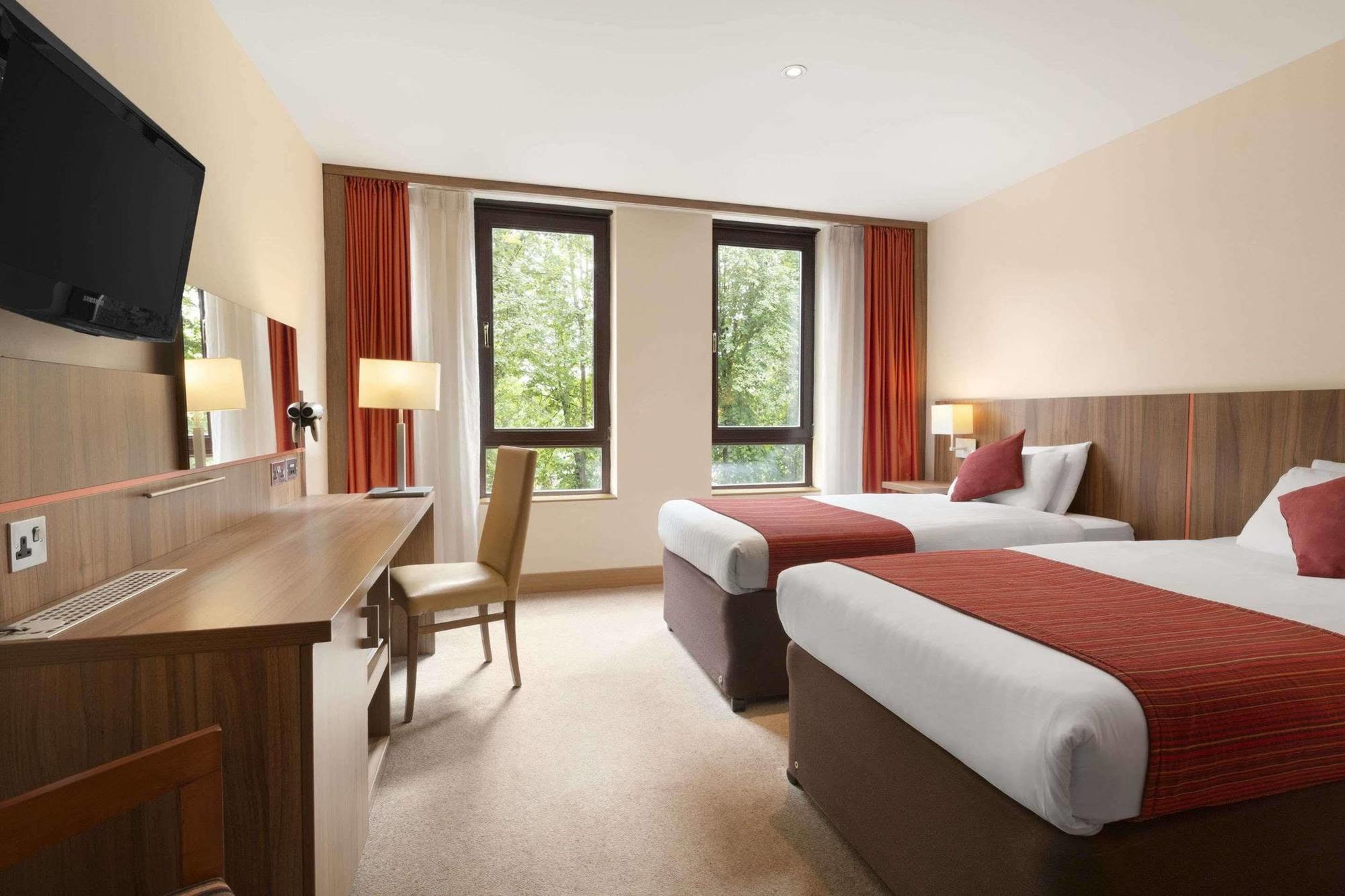Ramada Hounslow - Heathrow East Dış mekan fotoğraf