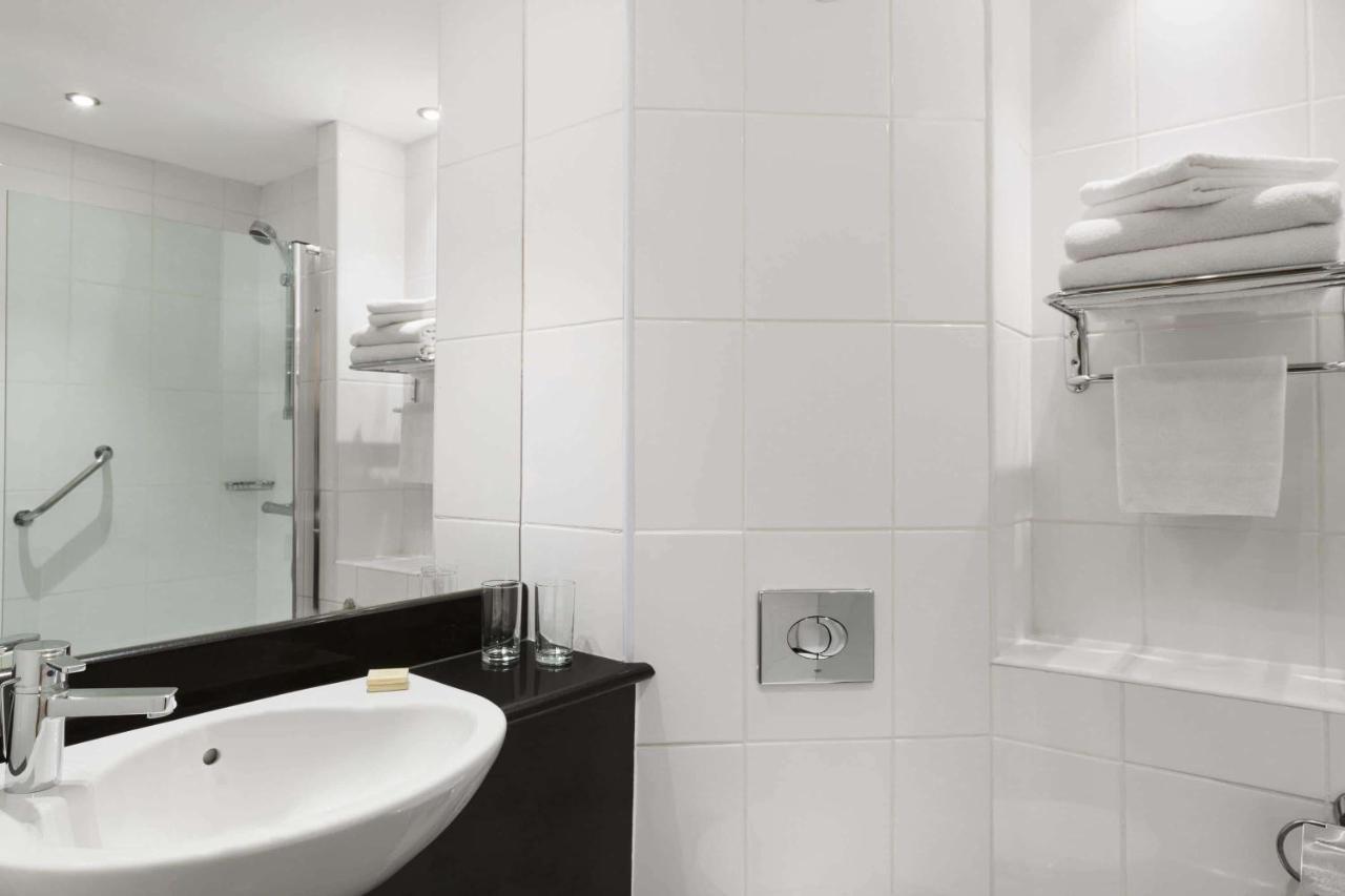 Ramada Hounslow - Heathrow East Dış mekan fotoğraf