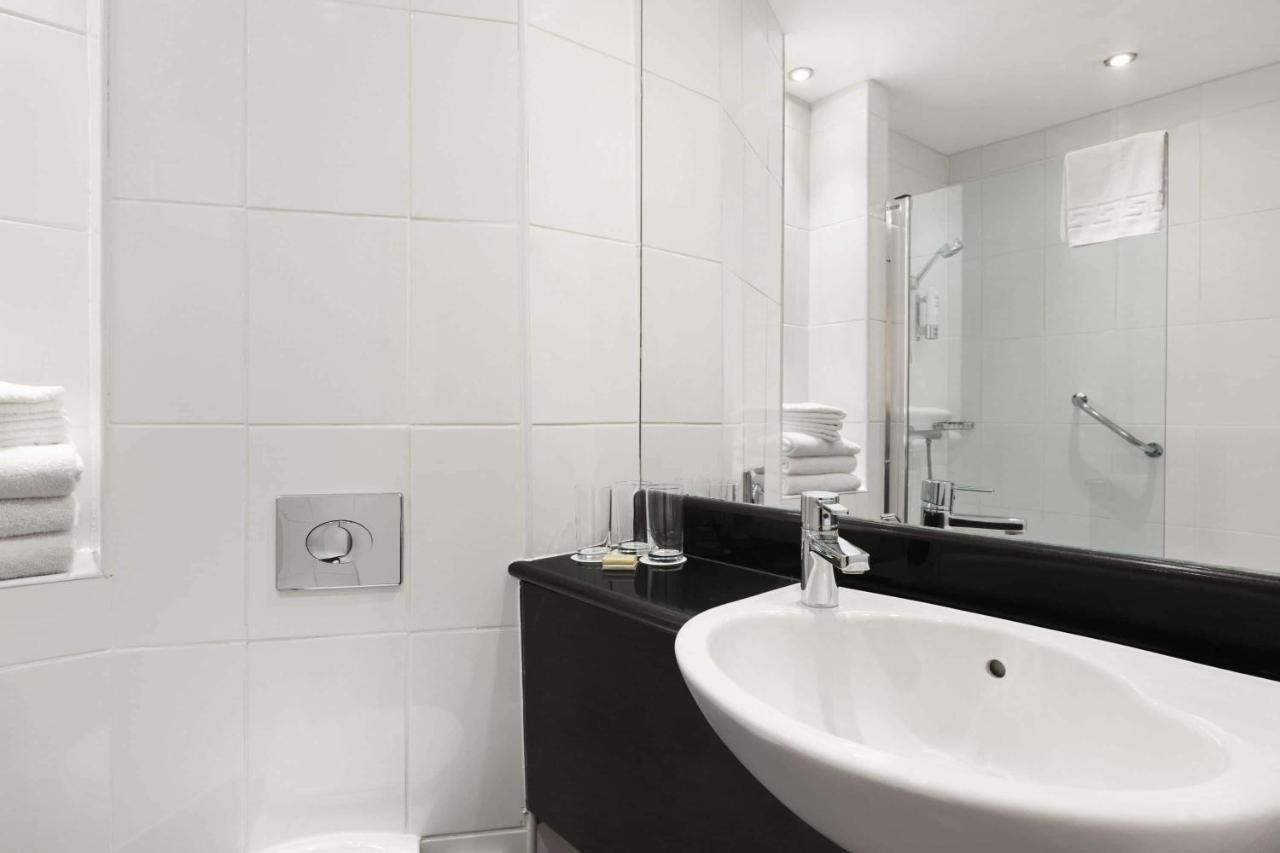 Ramada Hounslow - Heathrow East Dış mekan fotoğraf