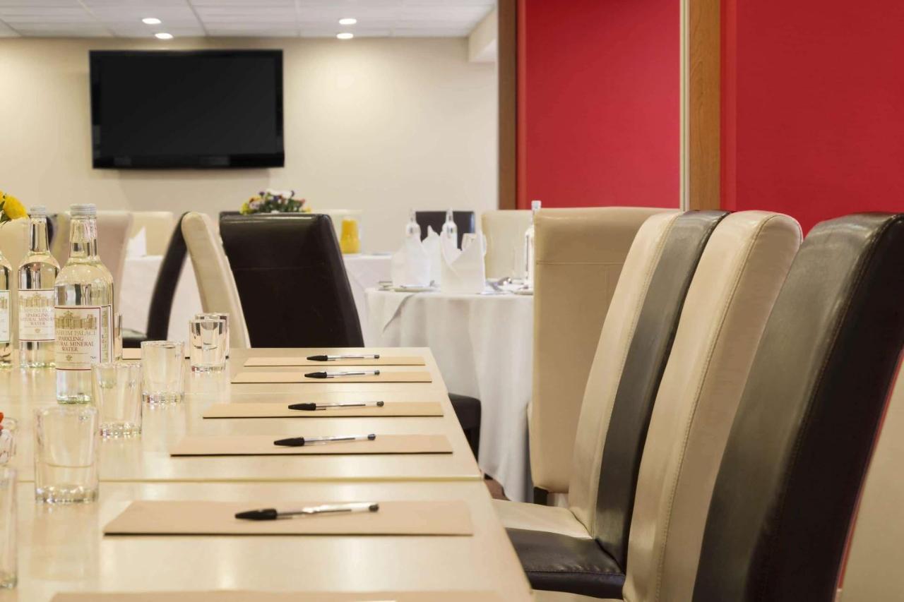 Ramada Hounslow - Heathrow East Dış mekan fotoğraf
