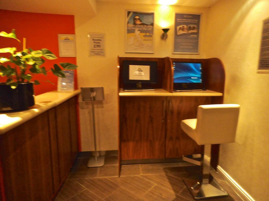Ramada Hounslow - Heathrow East Dış mekan fotoğraf