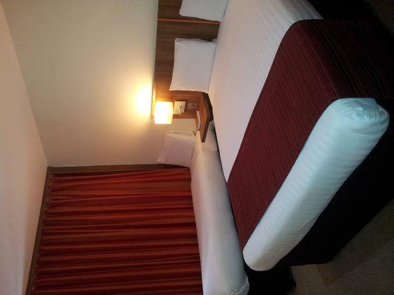 Ramada Hounslow - Heathrow East Otel Dış mekan fotoğraf