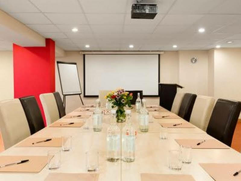 Ramada Hounslow - Heathrow East Dış mekan fotoğraf