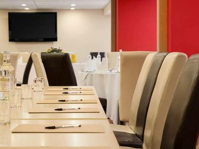 Ramada Hounslow - Heathrow East Dış mekan fotoğraf