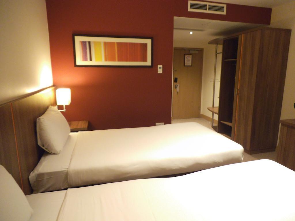 Ramada Hounslow - Heathrow East Dış mekan fotoğraf